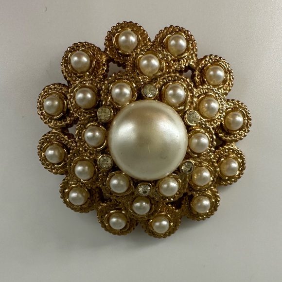 SIGNED SARAH COVENTRY LUXE RHINESTONE PEARL BROOCH - Picture 6 of 14